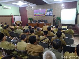 Kejari Ciamis Beri Pemahaman Hukum Melalui Jaksa Sahabat Guru Kejari Ciamis Beri Pemahaman Hukum Melalui Jaksa Sahabat Guru