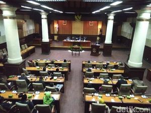 Dipolisikan soal Cuitan, Hari Ini Hanum Rais Bolos Paripurna DPRD DIY Dipolisikan soal Cuitan, Hari Ini Hanum Rais Bolos Paripurna DPRD DIY
