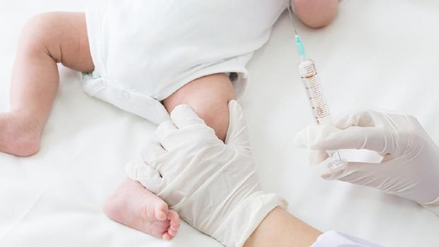 Vaccine, Vaccination Hepatitis B virus for child baby. Doctors vaccinate the thighs of children