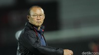 Pelatih Vietnam Park Hang-seo menyoroti kelima pemain Indonesia.