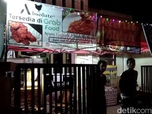 Densus Juga Geledah Kontrakan Tukang Pisang Nugget di Bandung Densus Juga Geledah Kontrakan Tukang Pisang Nugget di Bandung
