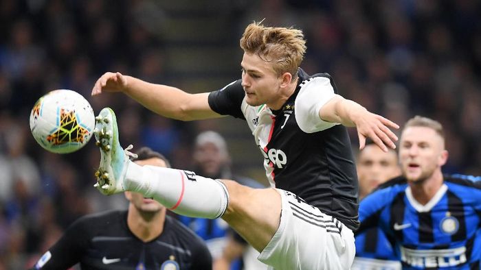 Matthijs de Ligt akui masih kurang oke saat ini (REUTERS/Daniele Mascolo) Matthijs de Ligt akui masih kurang oke saat ini (REUTERS/Daniele Mascolo)