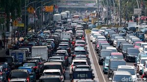 Jalan di Sekitar Istana Ditutup, Gambir Macet