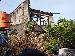 Kebakaran Rumah di Belakang SMAN 24 Padam, Penyebab Masih Diselidiki