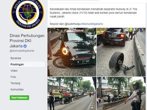 Tabrak Separator Busway, Ban MINI Cooper Ini Sampai Copot