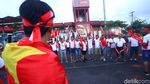 Tingkah Polah Suporter Indonesia dan Vietnam di Bali
