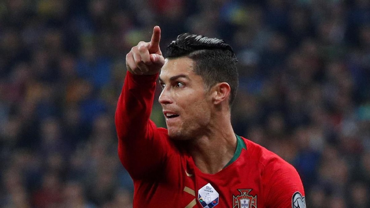 Cristiano Ronaldo telah mengemas 700 gol sepanjang keriernya (Foto: REUTERS/Valentyn Ogirenko)