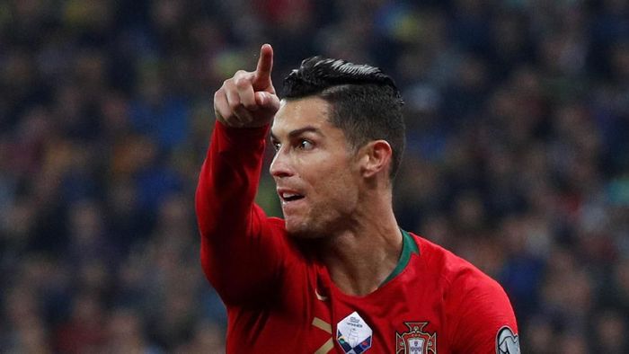 Cristiano Ronaldo telah mengemas 700 gol sepanjang keriernya (Foto: REUTERS/Valentyn Ogirenko)