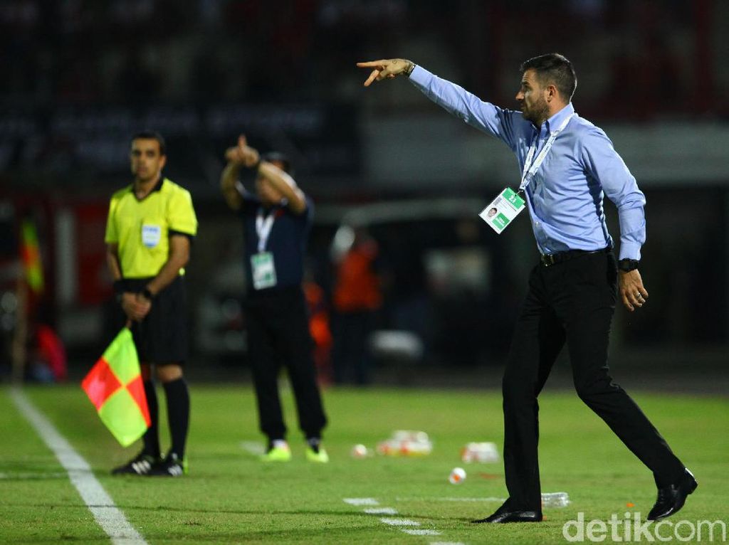 Simon McMenemy Tak Hiraukan Desakan Simon Out Simon McMenemy Tak Hiraukan Desakan Simon Out