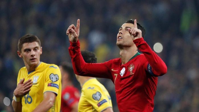 Cristiano Ronaldo tak pernah menargetkan untuk bisa memecahkan rekor 700 gol (Foto: REUTERS/Valentyn Ogirenko)