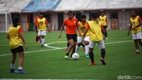 Kendati mengalami kendala itu, Ketua Asosiasi Provinsi (Asprov) PSSI DKI Jakarta, Uden Kusuma optimistis putri DKI bisa merebut tiket PON dan mematok target medali emas. Di antara pesaing, dia bilang tim-tim Jawa dan tuan rumah berpotensi menjadi sandungan.
