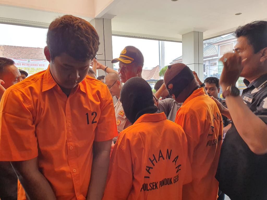 Rampok di Tempat Cuci Steam Bekasi, Pelaku Butuh Uang Bayar Sekolah Rampok di Tempat Cuci Steam Bekasi, Pelaku Butuh Uang Bayar Sekolah