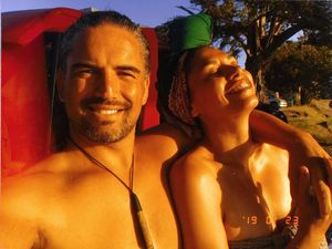 Pasca Cerai, Mantan Suami-Istri Ini Saling Bantu Carikan Pasangan di Facebook