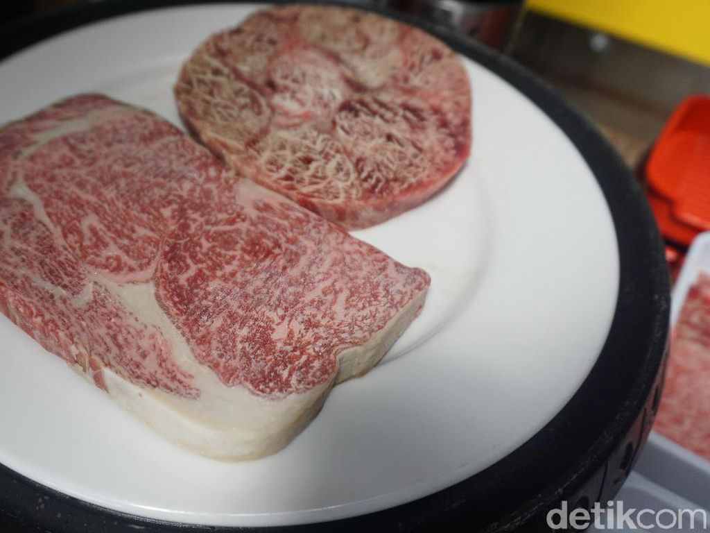 Ini Bedanya Wagyu dengan Sebaran Lemak Asli dan Buatan Ini Bedanya Wagyu dengan Sebaran Lemak Asli dan Buatan