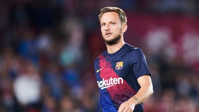 GRANADA, SPAIN - SEPTEMBER 21: Ivan Rakitic of FC Barcelona looks on during the warm up prior to the Liga match between Granada CF and FC Barcelona at Estadio Nuevo Los Carmenes on September 21, 2019 in Granada, Spain. (Photo by Aitor Alcalde/Getty Images)