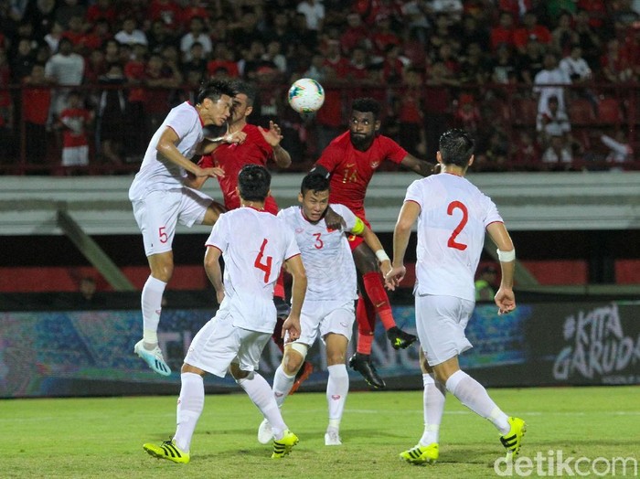 Indonesia kembali menelan kekalahan di Kualifikasi Piala Dunia 2022. Kali ini Indonesia dikalahkan oleh Vietnam dengan skor akhir 1-3  di Stadion Kapten I Wayan Dipta, Gianyar, Selasa (15/10/2019).