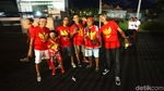 Tingkah Polah Suporter Indonesia dan Vietnam di Bali