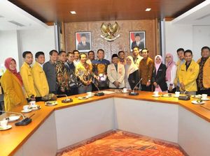 Bamsoet Ajak Anak Muda Sosialisasikan 4 Pilar MPR Lewat Media Sosial Bamsoet Ajak Anak Muda Sosialisasikan 4 Pilar MPR Lewat Media Sosial