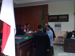 Suami Korban Mutilasi Menangis Saat Bersaksi di Pengadilan