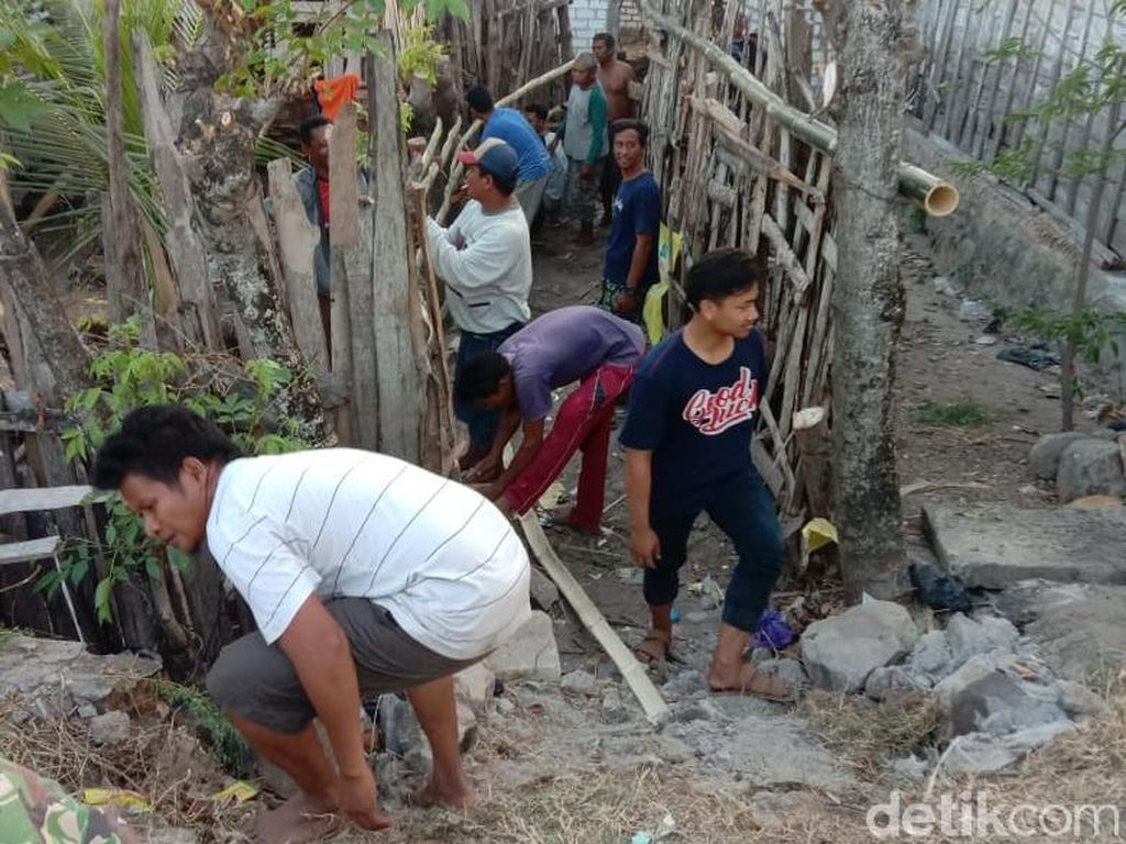 Diduga Gegara Beda Pilihan Kades, Akses Rumah Warga Diblokir Diduga Gegara Beda Pilihan Kades, Akses Rumah Warga Diblokir