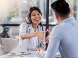 4 Zodiak Beruntung 17 September: Usaha Leo Dongkrak Cuan!