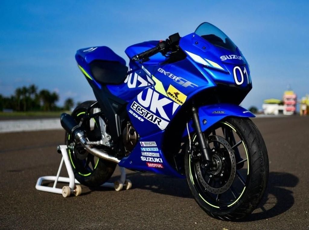 Motor 250 cc Suzuki Versi Balap, Mesinnya Masih 1 Silinder Motor 250 cc Suzuki Versi Balap, Mesinnya Masih 1 Silinder