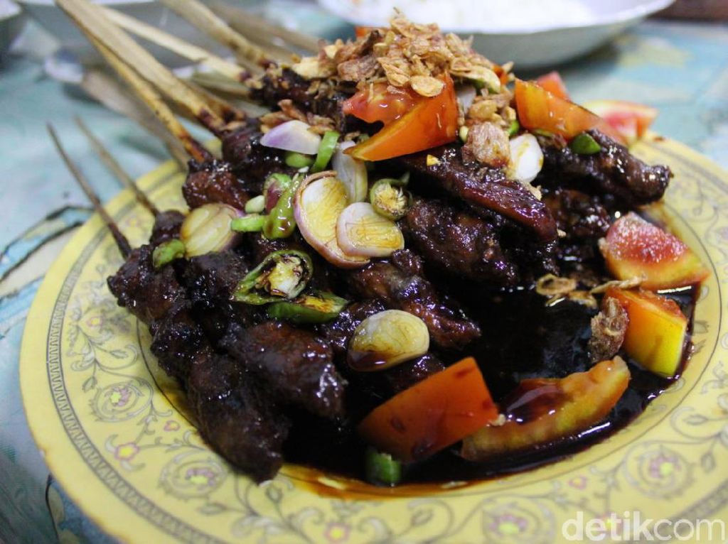 Empuk Juicy Sate Kambing Khas Bogor ala Bang War Empuk Juicy Sate Kambing Khas Bogor ala Bang War