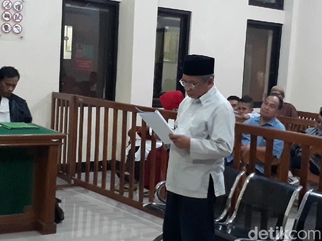Sampaikan Pleidoi, Pelawak Qomar Minta Pembuat SKL Palsu Dikuak Sampaikan Pleidoi, Pelawak Qomar Minta Pembuat SKL Palsu Dikuak