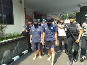 Polisi Tangkap 4 Orang Penipu Pedagang Emas Pasar Cileungsi