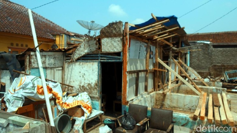 Rumah Ambruk di Kota Sukabumi, 1 Penghuni Terluka