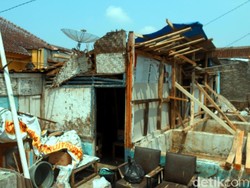 Rumah Ambruk di Kota Sukabumi, 1 Penghuni Terluka