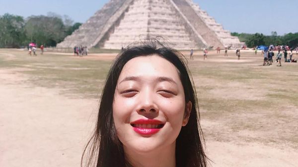 Sulli f(x) dalam Kenangan, Mengingat Senyumnya Saat Liburan
