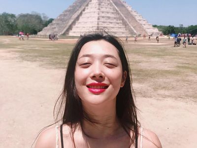 Sulli f(x) dalam Kenangan, Mengingat Senyumnya Saat Liburan