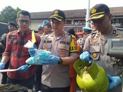 Polisi Tangkap Pengoplos Gas Elpiji 3 Kg di Kabupaten Bogor