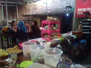 Warung di Kudus Ini Gratiskan Makan bagi Penghafal Alquran dan Yatim Piatu Warung di Kudus Ini Gratiskan Makan bagi Penghafal Alquran dan Yatim Piatu