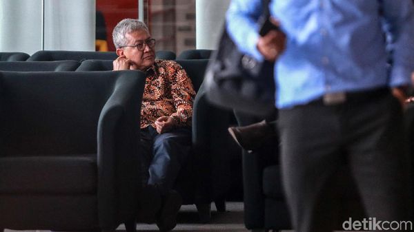 Momen Sekjen KKP Diperiksa Terkait Kasus Suap Impor Ikan