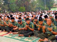 TNI dan Santri di Palembang Salat Minta Hujan Pasca Kabut Asap Pekat
