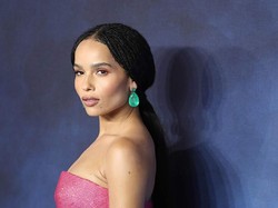 Imbas Corona, Zoe Kravitz Khawatir Kostum Catwoman Jadi Kekecilan