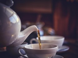 Seorang PNS Dipecat Karena Skandal Kencing dalam Teko Teh Kantor