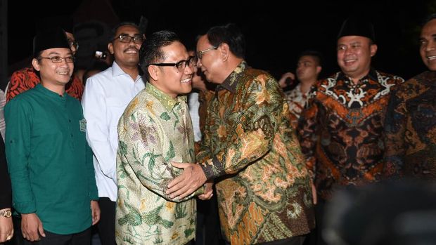 Beda Gaya Berburu Restu Prabowo dan Langkah Santai SBY