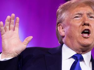Kolumnis Majalah Mode Gugat Trump karena Bantah Tuduhan Pemerkosaan Kolumnis Majalah Mode Gugat Trump karena Bantah Tuduhan Pemerkosaan