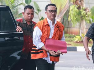 Berbaju Tahanan, Imam Nahrawi Jalani Pemeriksaan