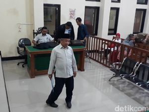 Pelawak Qomar Sebut Kasusnya Bermotif Balas Dendam dan Politis Pelawak Qomar Sebut Kasusnya Bermotif Balas Dendam dan Politis