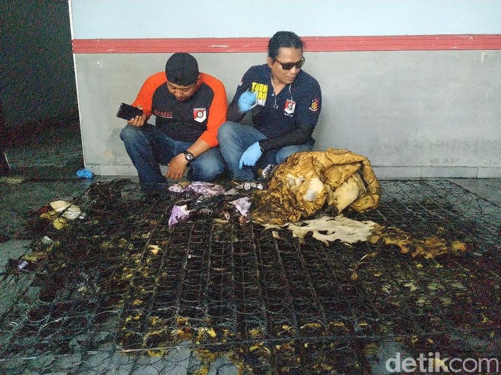Istri Dibakar Suami di Surabaya, Polisi Amankan Springbed dan CCTV Istri Dibakar Suami di Surabaya, Polisi Amankan Springbed dan CCTV
