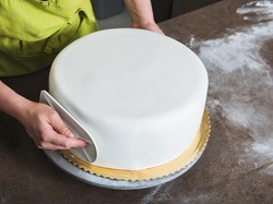 Bikin Cake Berlapis Fondant, Ini yang Wajib Diperhatikan