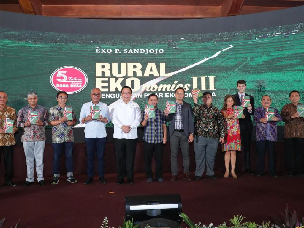 Luncurkan Buku Ketiga, Mendes Beberkan Pemberdayaan Ekonomi Desa Luncurkan Buku Ketiga, Mendes Beberkan Pemberdayaan Ekonomi Desa
