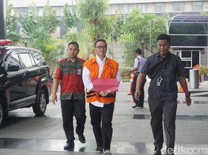 Diborgol Sembari Bawa Map Merah, Eks Menpora Imam Diperiksa KPK