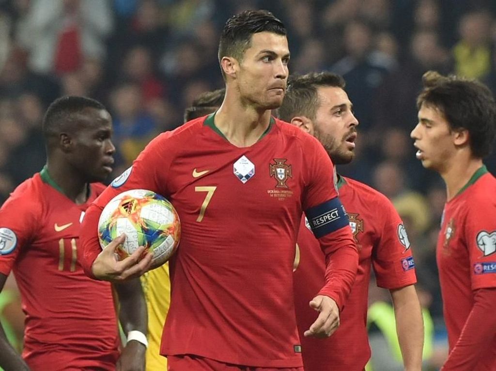Punya Waktu 20 Menit? Tonton Koleksi 700 Gol Ronaldo Ini Punya Waktu 20 Menit? Tonton Koleksi 700 Gol Ronaldo Ini