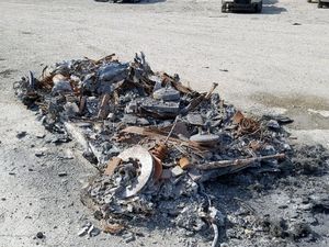 Ferrari Hangus Tak Berbentuk Masih Dilelang Juga