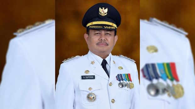 KPK OTT BUpati Indramayu dan Empat Orang pada Dini Hari